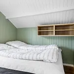 2 Bedroom Beautiful In Hébergement de vacances *