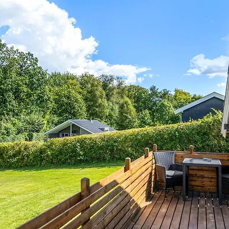 2 Bedroom Beautiful In Hébergement de vacances *