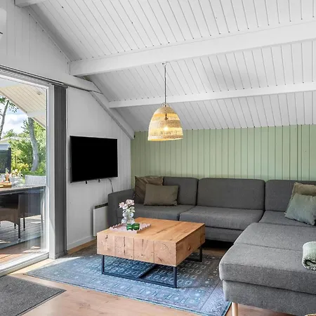 2 Bedroom Beautiful In Hébergement de vacances *