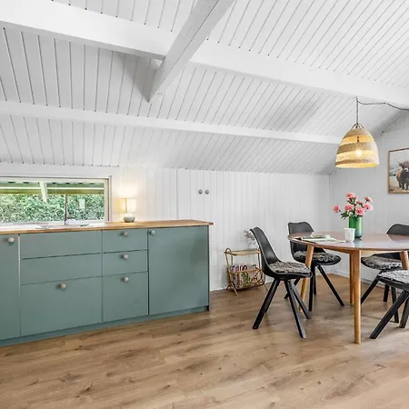 2 Bedroom Beautiful In Semesterbostad Egernsund