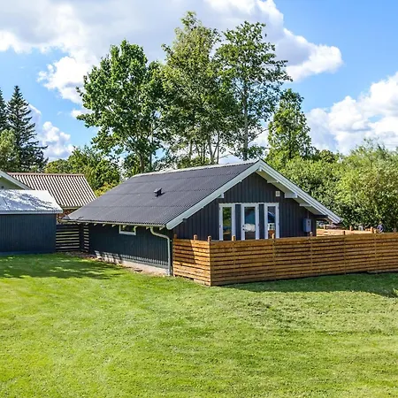 2 Bedroom Beautiful In Hébergement de vacances